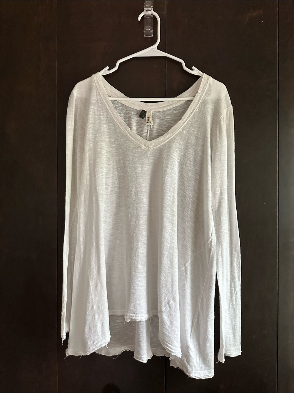We The Free Lightweight White V-Neck Raw Hem Long Sleeve Tee